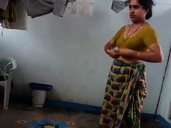 Aunty change saree